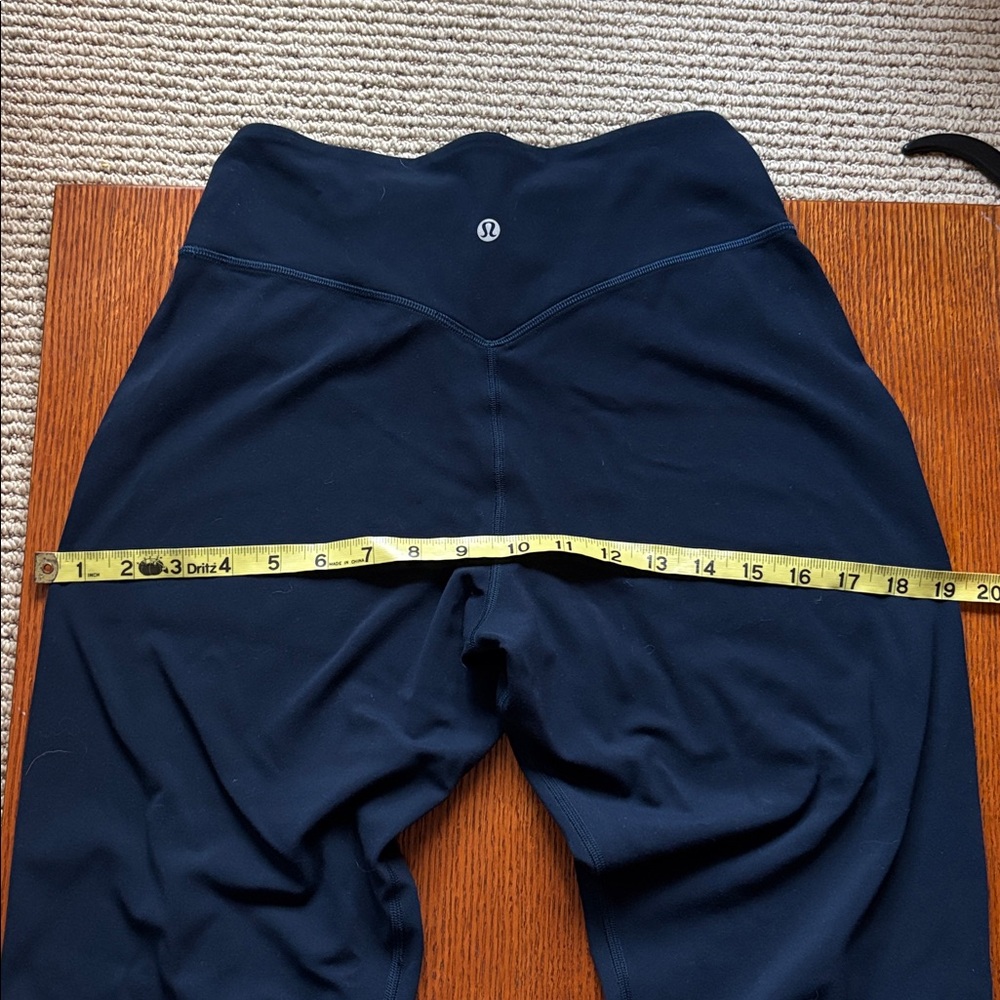 lululemon Align™ High-Rise Jogger. Yoga pants. Lounge wear. With pockets. Size 6 - Picture 9 of 12